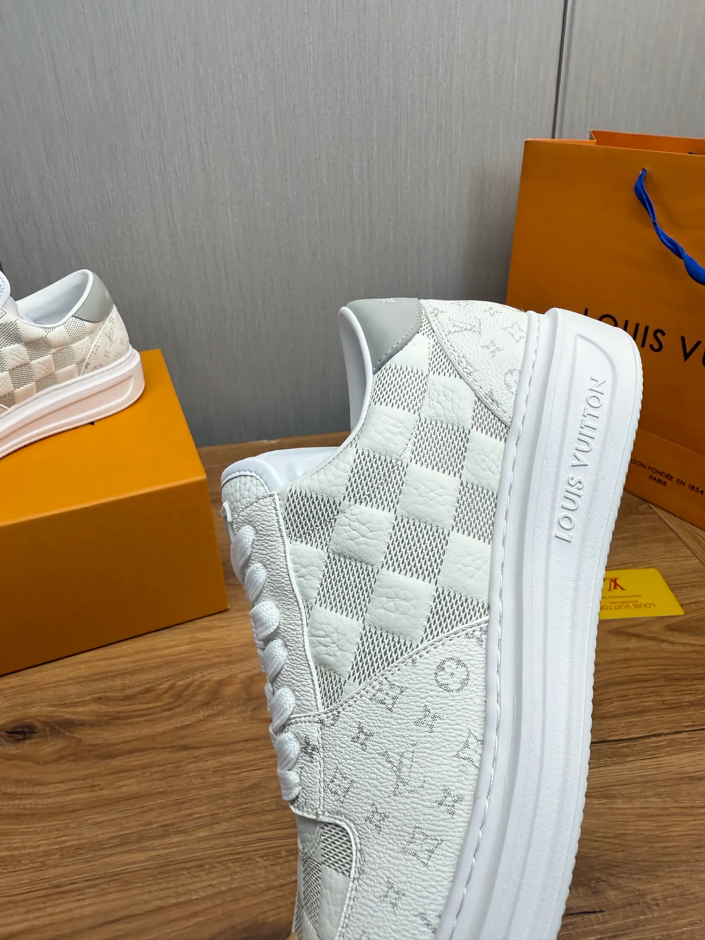 Men's shoes 💰840💰 LOUIS VUITTON [Luden Yiwei] The new trendy Lv is on the market 🎁, casual and fashionable men's shoes 👟 1:1 shipment ⬆️The upper is made of imported cowhide + cowhide mesh lining, the original wear-resistant rubber outsole, the version is simple and elegant, exclusive for trendy men. 38-45 (38.45 is non-refundable if made to order)